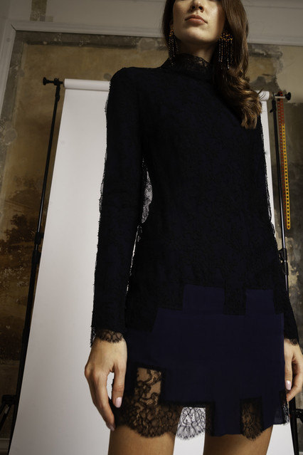 Коктейльное платье Antonio Berardi шелковое с кружевом шантильи напрокат