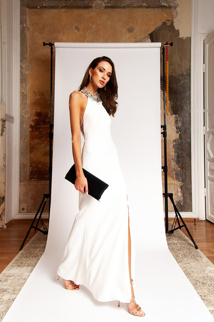 Вечернее платье Белое длинное c разрезом Adrianna Papell напрокат