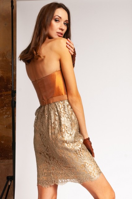 Коктейльное платье Matthew Williamson медное с золотом мини напрокат