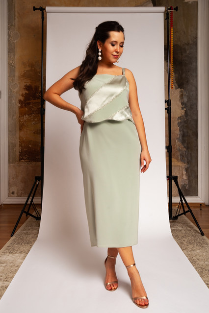 Вечернее платье Mon Cheri оливковый костюм большого размера напрокат