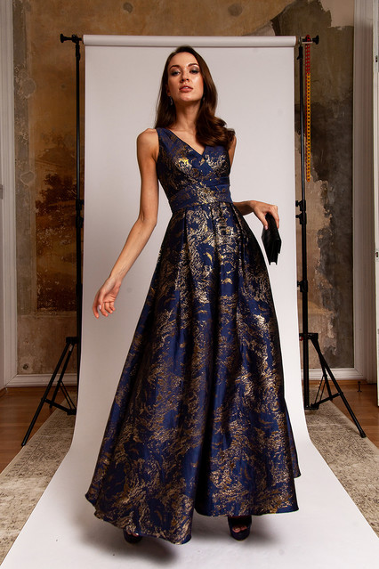 Вечернее платье Пышное синее с золотом Avery напрокат